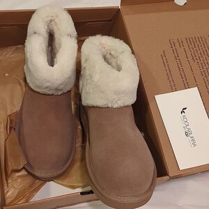 Koolaburra by UGG Boots ladies 6 NEW